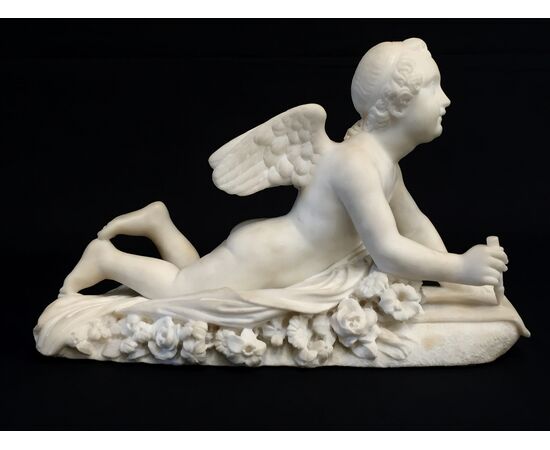 Scultura in marmo bianco, firmata Pompeo Marchesi, Amorino che scrive, 1840 Scultura in marmo bianco, firmata Pompeo Marchesi, Amorino che scrive, 1840