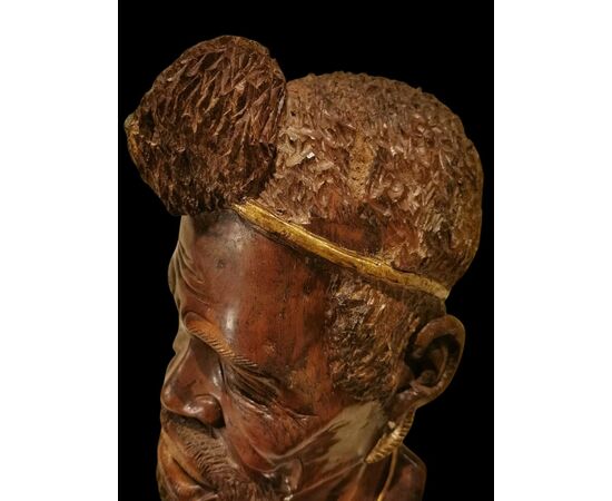 Large 19th Century Wooden Sculpture: Head of an African Man with Golden Decorations Large 19th Century Wooden Sculpture: Head of an African Man with Golden Decorations