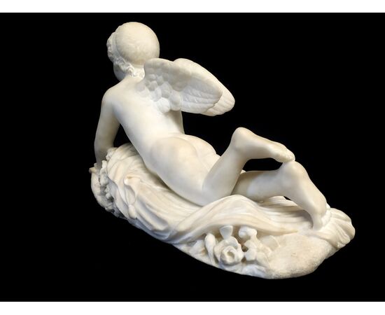 Scultura in marmo bianco, firmata Pompeo Marchesi, Amorino che scrive, 1840 Scultura in marmo bianco, firmata Pompeo Marchesi, Amorino che scrive, 1840