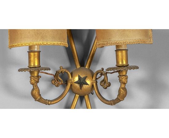Coppia di applique in bronzo dorato, Francia, prima metà del XIX secolo, stile Impero Coppia di applique in bronzo dorato, Francia, prima metà del XIX secolo, stile Impero