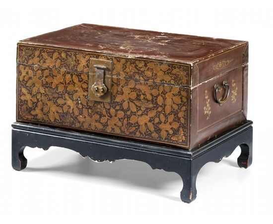 Lacquered and gilded wooden chest, China, early 20th century Lacquered and gilded wooden chest, China, early 20th century