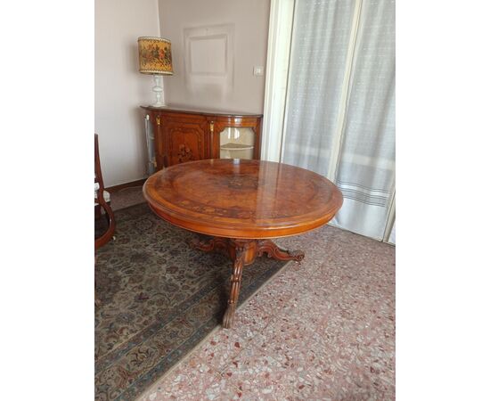 salotto completo di tavolo 6 sedie e credenza