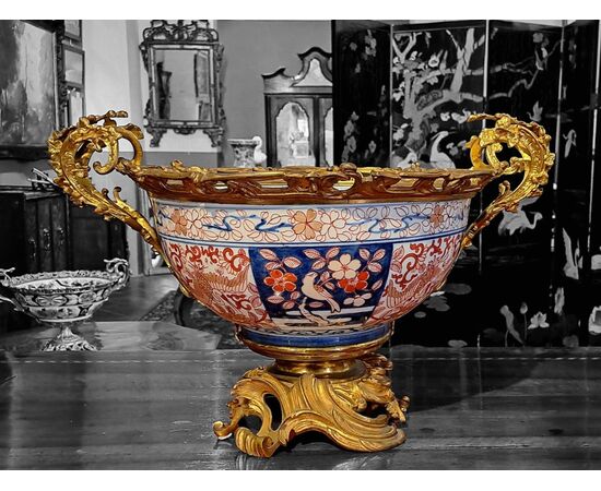 PORCELAIN BOWL MOUNTED IN BRONZE – JAPAN – EARLY EDO PERIOD (1603 – 1868) PORCELAIN BOWL MOUNTED IN BRONZE – JAPAN – EARLY EDO PERIOD (1603 – 1868)