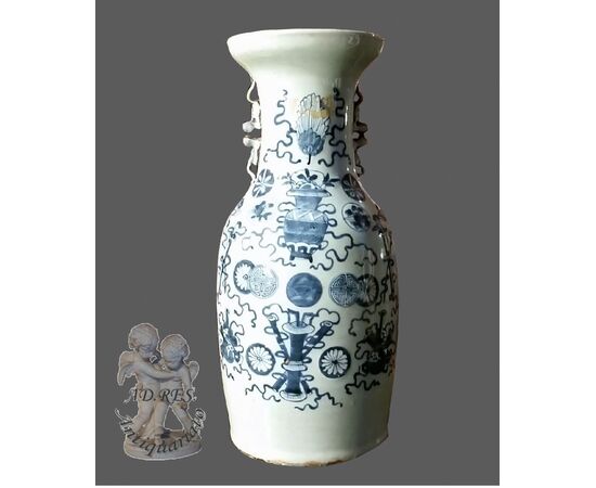 CHINESE BLUE AND WHITE VASE CHINESE BLUE AND WHITE VASE