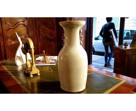 CHINESE BLUE AND WHITE VASE CHINESE BLUE AND WHITE VASE