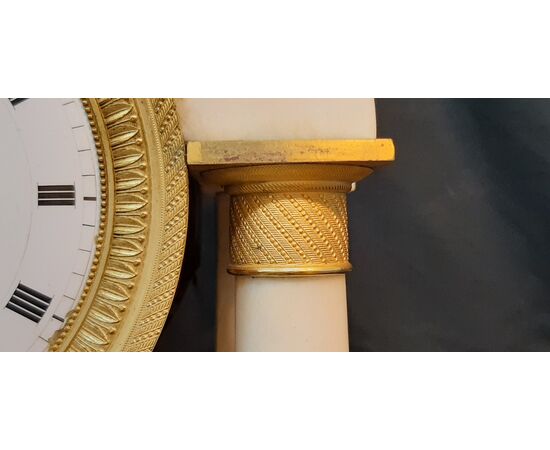 White marble mantel clock - France - Louis XVI White marble mantel clock - France - Louis XVI