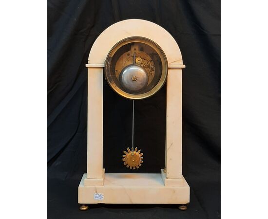 White marble mantel clock - France - Louis XVI White marble mantel clock - France - Louis XVI
