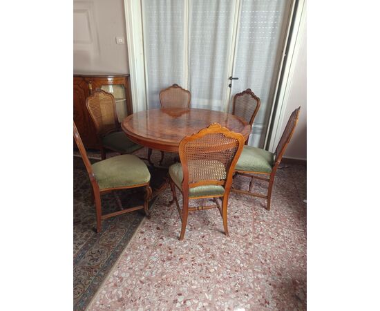 salotto completo di tavolo 6 sedie e credenza