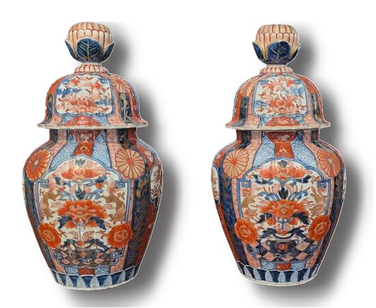PAIR OF IMARI POTICHES - JAPAN - MEIJI PERIOD PAIR OF IMARI POTICHES - JAPAN - MEIJI PERIOD