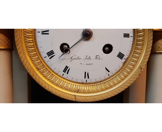White marble mantel clock - France - Louis XVI White marble mantel clock - France - Louis XVI