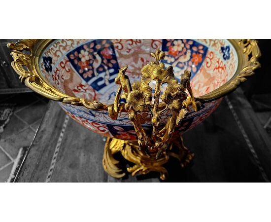 PORCELAIN BOWL MOUNTED IN BRONZE – JAPAN – EARLY EDO PERIOD (1603 – 1868) PORCELAIN BOWL MOUNTED IN BRONZE – JAPAN – EARLY EDO PERIOD (1603 – 1868)