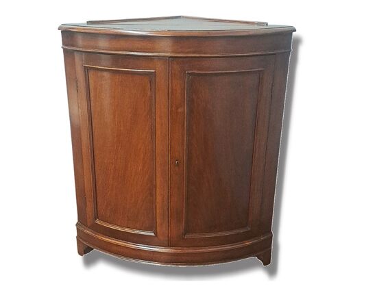 WALNUT CORNER CABINET - PIEDMONT - 19TH CENTURY WALNUT CORNER CABINET - PIEDMONT - 19TH CENTURY