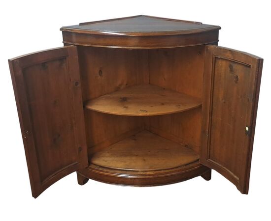 WALNUT CORNER CABINET - PIEDMONT - 19TH CENTURY WALNUT CORNER CABINET - PIEDMONT - 19TH CENTURY