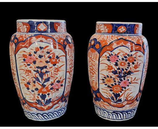PAIR OF VASES - JAPAN - 19TH CENTURY PAIR OF VASES - JAPAN - 19TH CENTURY