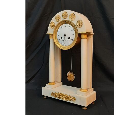 White marble mantel clock - France - Louis XVI White marble mantel clock - France - Louis XVI