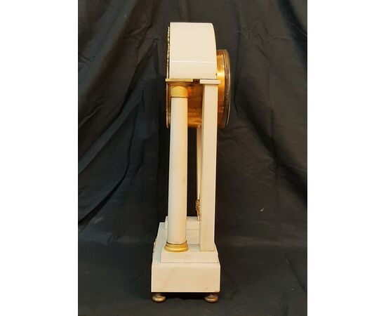 White marble mantel clock - France - Louis XVI White marble mantel clock - France - Louis XVI
