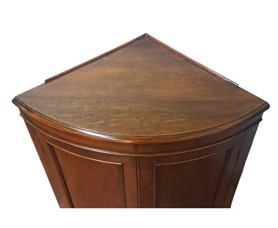 WALNUT CORNER CABINET - PIEDMONT - 19TH CENTURY WALNUT CORNER CABINET - PIEDMONT - 19TH CENTURY