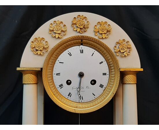 White marble mantel clock - France - Louis XVI White marble mantel clock - France - Louis XVI