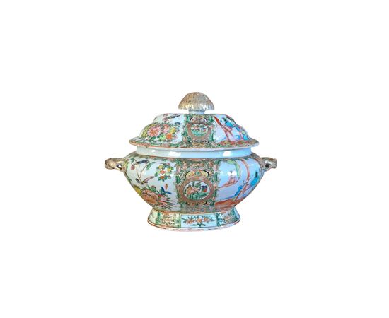 PAINTED PORCELAIN TUREEN - CANTON - 19TH CENTURY PAINTED PORCELAIN TUREEN - CANTON - 19TH CENTURY