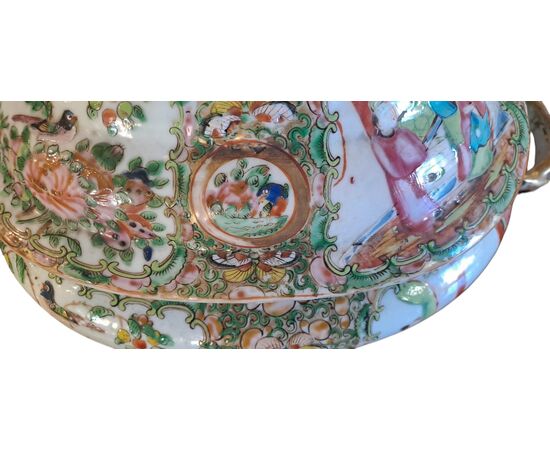 PAINTED PORCELAIN TUREEN - CANTON - 19TH CENTURY PAINTED PORCELAIN TUREEN - CANTON - 19TH CENTURY