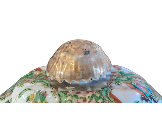 PAINTED PORCELAIN TUREEN - CANTON - 19TH CENTURY PAINTED PORCELAIN TUREEN - CANTON - 19TH CENTURY