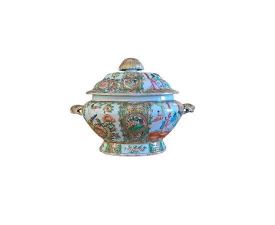 PAINTED PORCELAIN TUREEN - CANTON - 19TH CENTURY PAINTED PORCELAIN TUREEN - CANTON - 19TH CENTURY