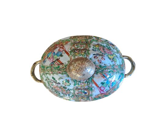 PAINTED PORCELAIN TUREEN - CANTON - 19TH CENTURY PAINTED PORCELAIN TUREEN - CANTON - 19TH CENTURY