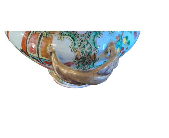 PAINTED PORCELAIN TUREEN - CANTON - 19TH CENTURY PAINTED PORCELAIN TUREEN - CANTON - 19TH CENTURY