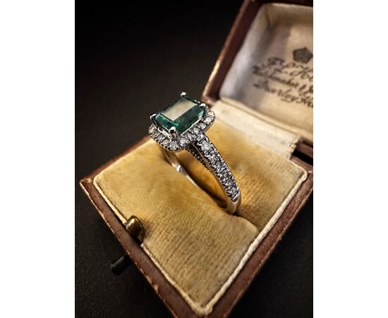 Anello  con Smeraldo  e  Diamanti Anello  con Smeraldo  e  Diamanti