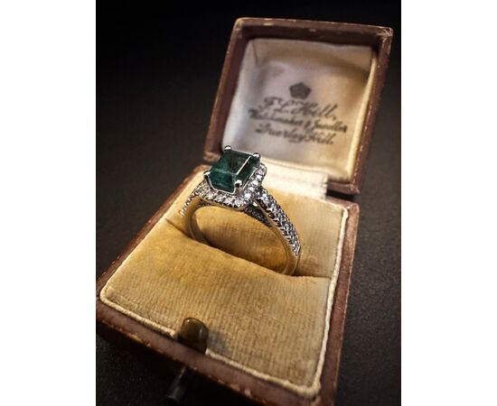 Anello  con Smeraldo  e  Diamanti Anello  con Smeraldo  e  Diamanti