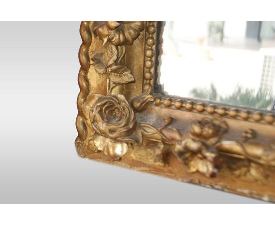 Bellissima Grande specchiera francese dorata foglia oro del 1800 Bellissima Grande specchiera francese dorata foglia oro del 1800