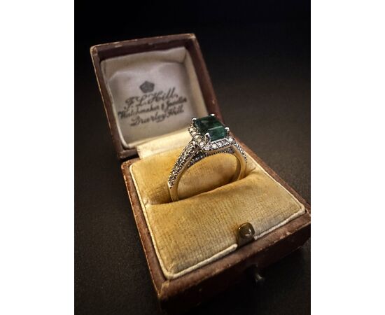 Anello  con Smeraldo  e  Diamanti Anello  con Smeraldo  e  Diamanti