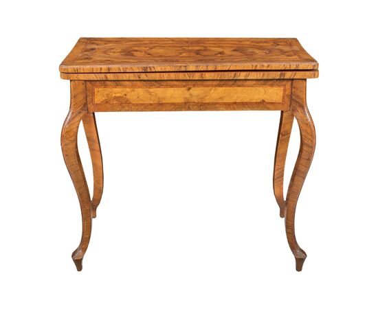 Olive wood veneered game table. Tuscany, 18th century. Olive wood veneered game table. Tuscany, 18th century.