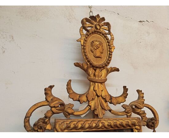 Sedie di 4 specchierine in legno dorato con fregi