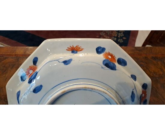 PIATTO IN PORCELLANA  IMARI - GIAPPONE - PERIODO EDO (1603 - 1868)