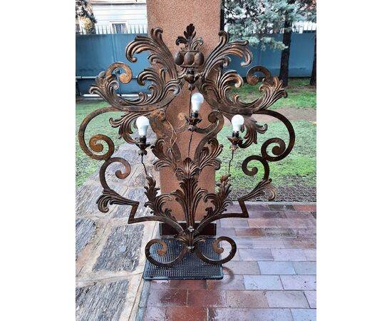 Grande applique in metallo dorato cm. 95 x 60