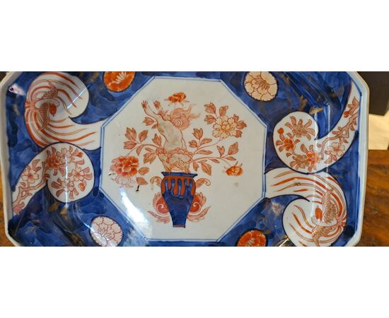 PIATTO IN PORCELLANA  IMARI - GIAPPONE - PERIODO EDO (1603 - 1868) PIATTO IN PORCELLANA  IMARI - GIAPPONE - PERIODO EDO (1603 - 1868)