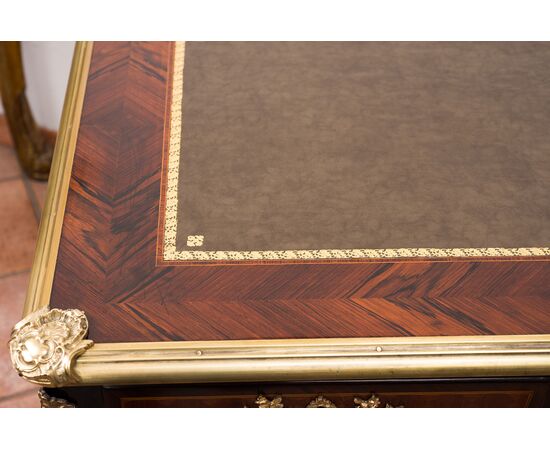 Antique French Napoleon III desk in precious exotic woods with gilded bronze inlays. 19th century period. Antique French Napoleon III desk in precious exotic woods with gilded bronze inlays. 19th century period.