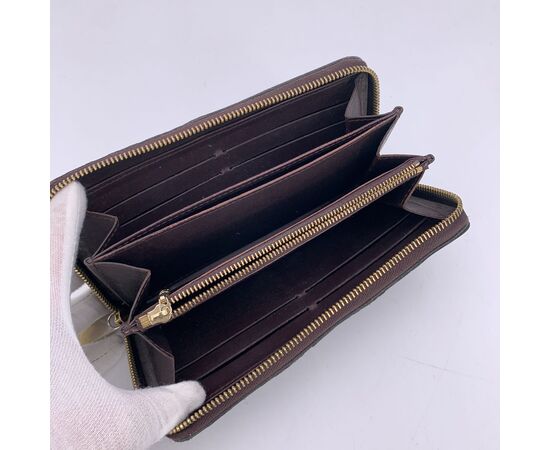 LOUIS VUITTON Portafoglio in Pelle Lucida Col. Viola Zippy M LOUIS VUITTON Portafoglio in Pelle Lucida Col. Viola Zippy M