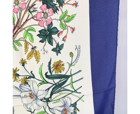 GUCCI Foulard Vintage in Seta Col. Blu Gucci Flora GUCCI Foulard Vintage in Seta Col. Blu Gucci Flora