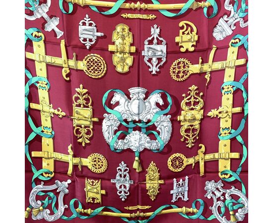 HERMES Foulard Vintage in Seta Col. Bordeaux Ferronnerie HERMES Foulard Vintage in Seta Col. Bordeaux Ferronnerie