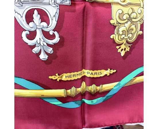 HERMES Foulard Vintage in Seta Col. Bordeaux Ferronnerie HERMES Foulard Vintage in Seta Col. Bordeaux Ferronnerie