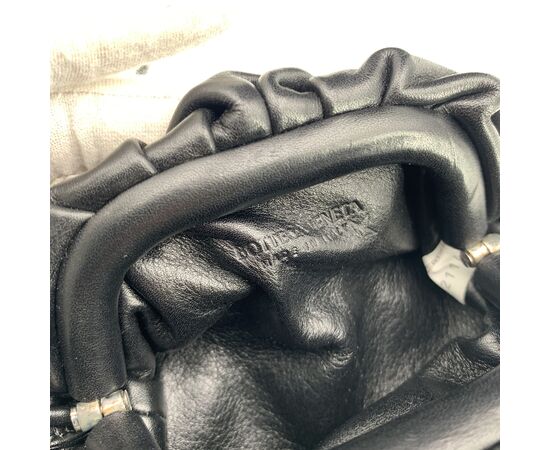 BOTTEGA VENETA Borsa a Tracolla in Pelle Col. Nero The Pouch S BOTTEGA VENETA Borsa a Tracolla in Pelle Col. Nero The Pouch S