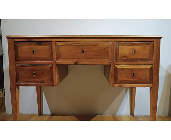 SMALL NEOCLASSICAL MARQUETRY WRITING DESK SECOND HALF OF THE 18TH CENTURY SMALL NEOCLASSICAL MARQUETRY WRITING DESK SECOND HALF OF THE 18TH CENTURY