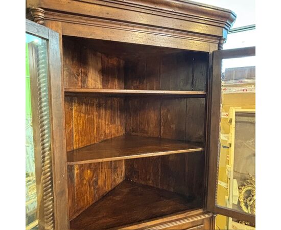 Antique Carlo X corner cabinet in solid walnut. Early 1800s, restored, with original glass. Dimensions: H 235 L 122 D 80 Antique Carlo X corner cabinet in solid walnut. Early 1800s, restored, with original glass. Dimensions: H 235 L 122 D 80