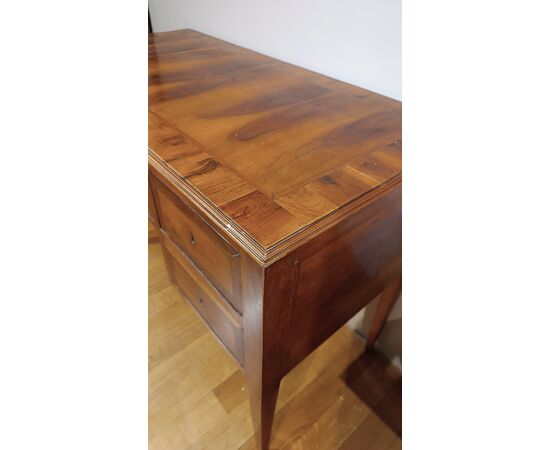 SMALL NEOCLASSICAL MARQUETRY WRITING DESK SECOND HALF OF THE 18TH CENTURY SMALL NEOCLASSICAL MARQUETRY WRITING DESK SECOND HALF OF THE 18TH CENTURY