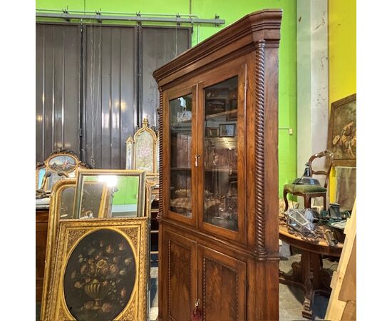 Antique Carlo X corner cabinet in solid walnut. Early 1800s, restored, with original glass. Dimensions: H 235 L 122 D 80 Antique Carlo X corner cabinet in solid walnut. Early 1800s, restored, with original glass. Dimensions: H 235 L 122 D 80