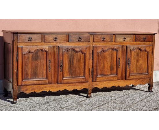 Grande credenza provenzale in noce, seconda metà del XVIII secolo Grande credenza provenzale in noce, seconda metà del XVIII secolo
