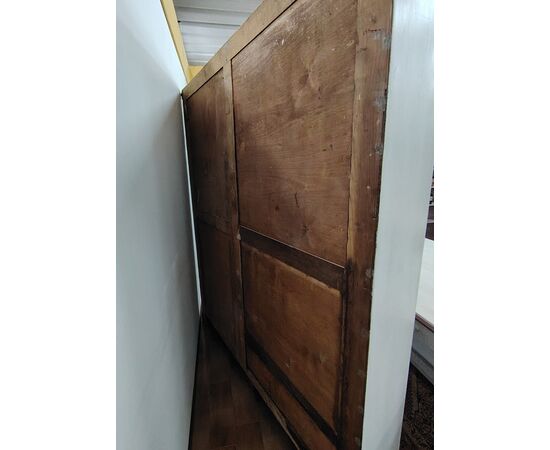 Gruppo di librerie con tavoli