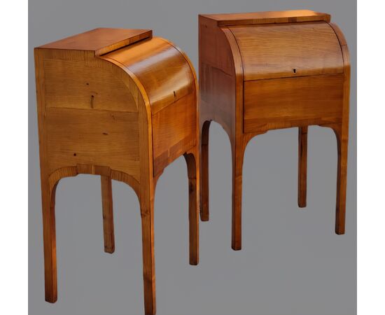 Coppia di comodini a rullo, area veneta (probabilmente Vicenza), inizi XIX secolo Coppia di comodini a rullo, area veneta (probabilmente Vicenza), inizi XIX secolo